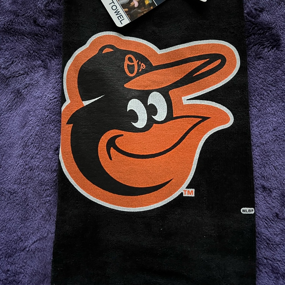 ONE BRAND NEW MLB BALTIMORE ORIOLES RALLY TOWEL CTM6